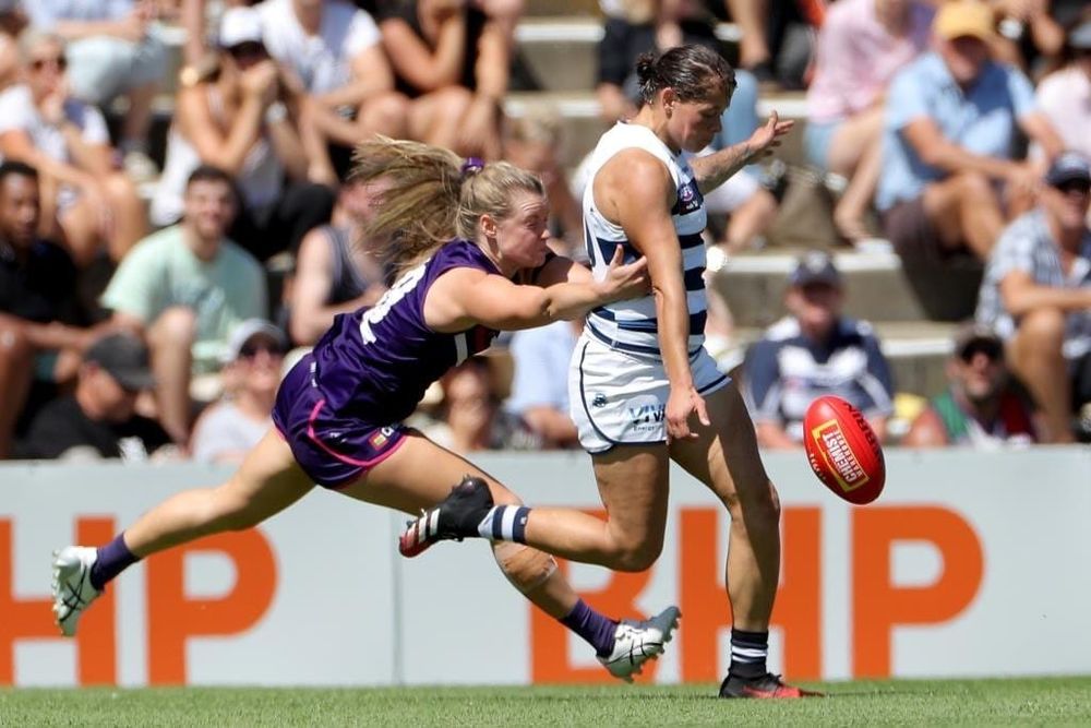 Aussie rules players risk injuring hands and wrists, too post image