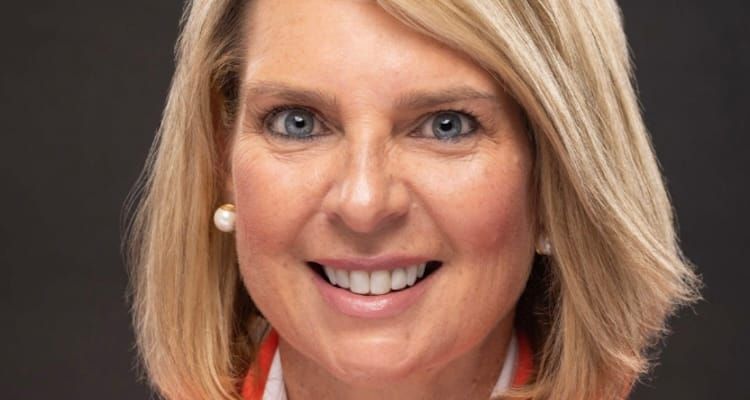 Laura Hunt receives 2025 PRNEWS People of the Year award