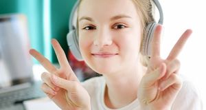 Study shows kids who use social media score lower on reading and memory tests, states NPR