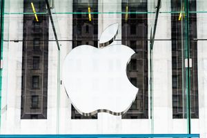 Privacy Issues Heat Up Tensions Between Apple and Facebook
