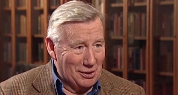 Robert MacNeil, longtime PBS NewsHour co-anchor and co-founder, dies at 93