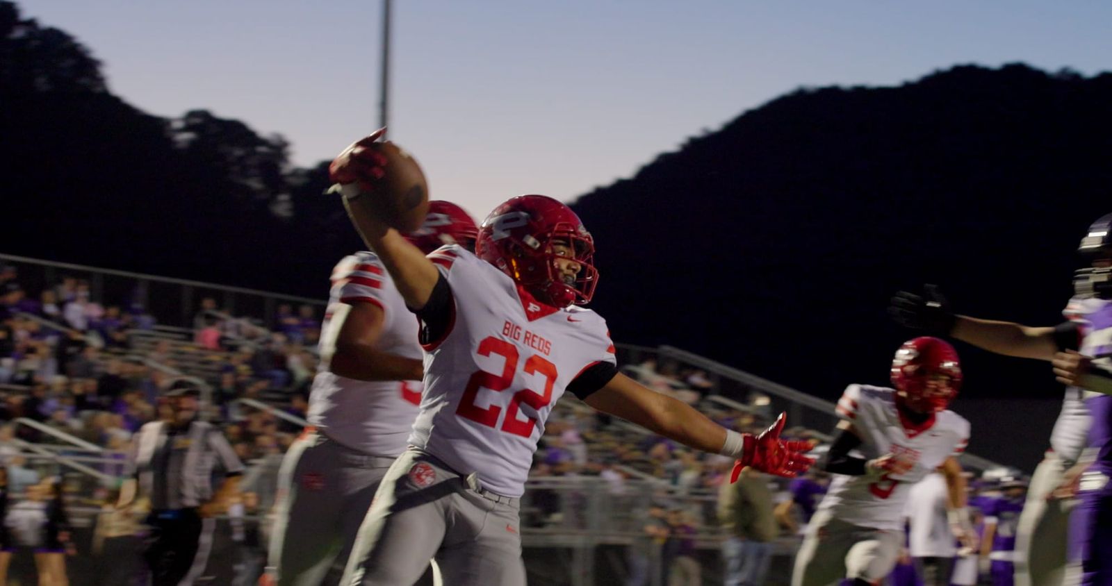 Big Reds dominate the Warriors