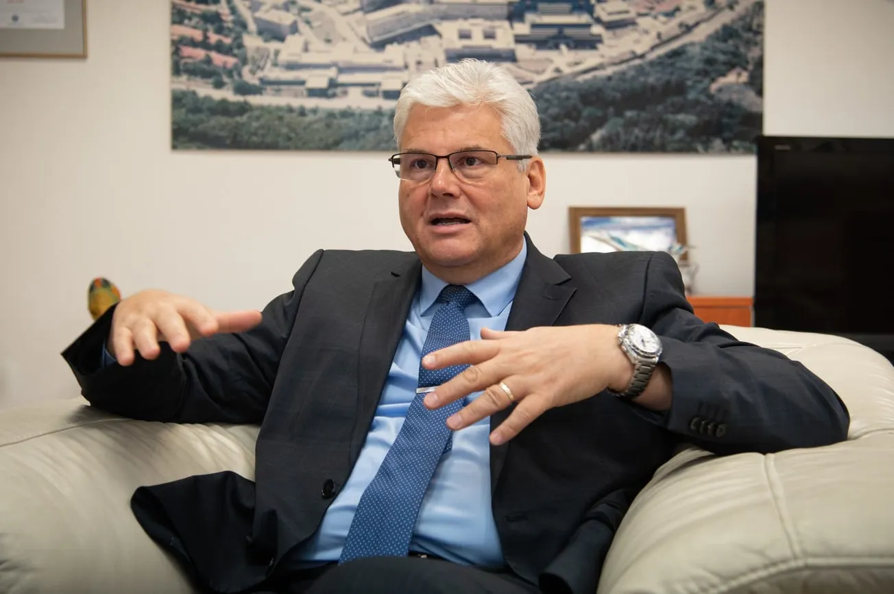 NCOZ šetří pětimilionový úplatek pro šéfa motolské nemocnice