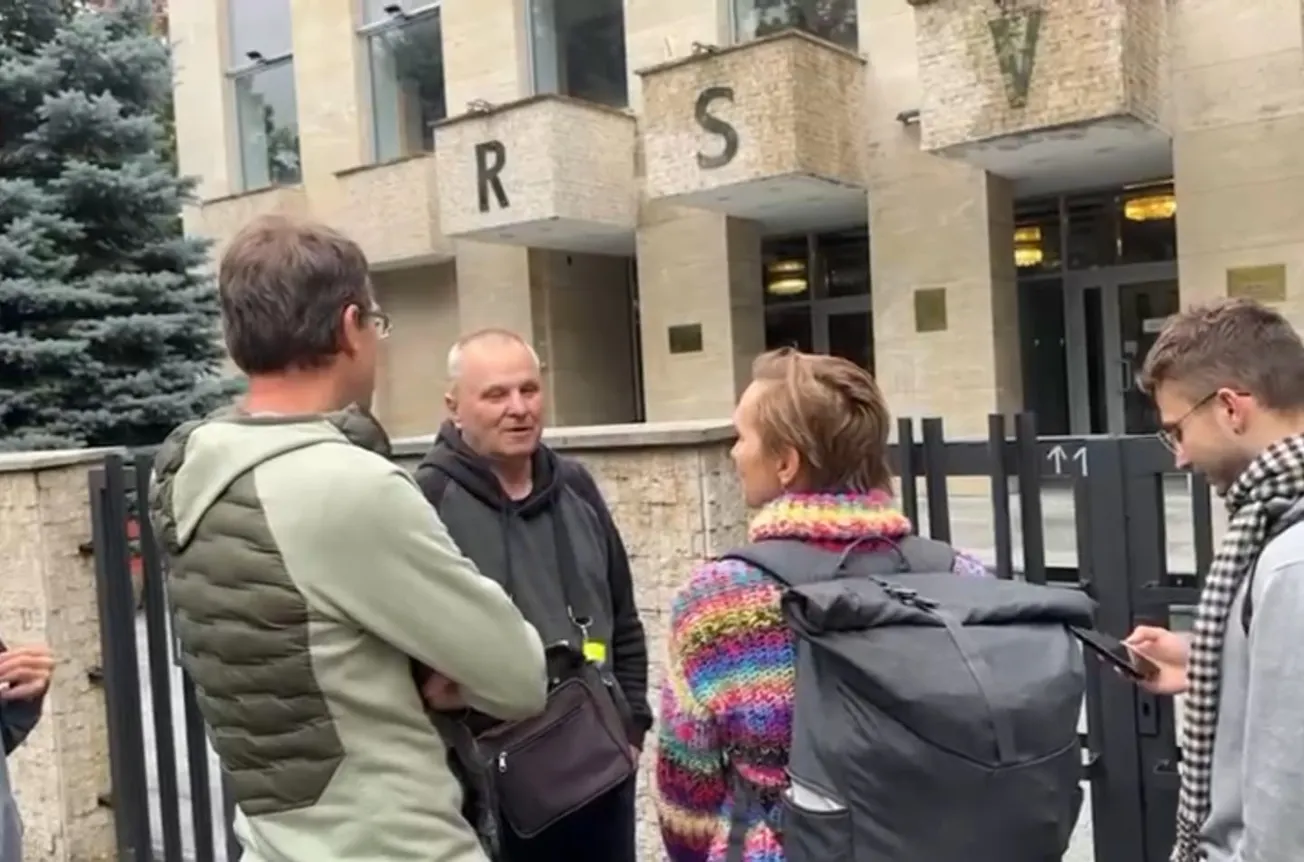 Osmatřicítku jsem nechal doma, Rusové nám pomůžou čistit. Co se dělo na akci proputinovského centra v Praze