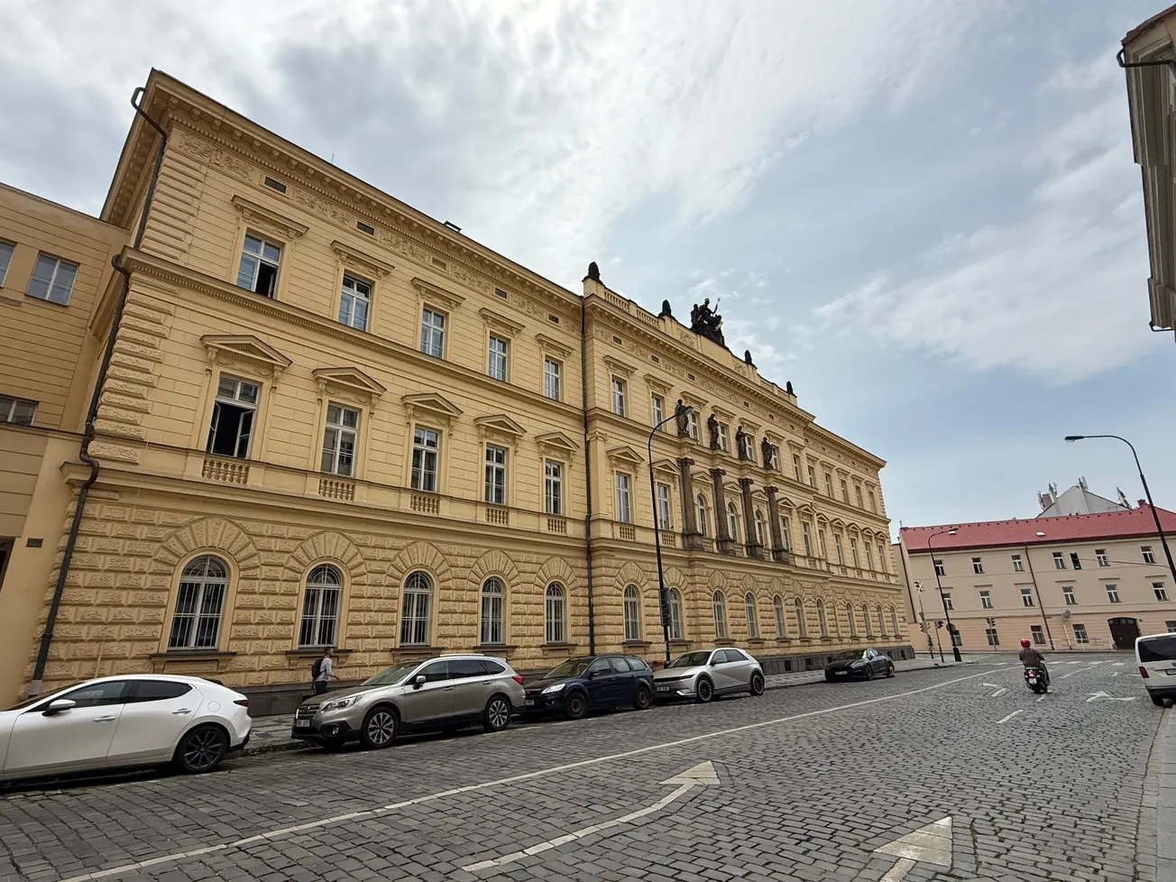 Stát vloni zaplatil za chyby justice téměř 100 milionů korun