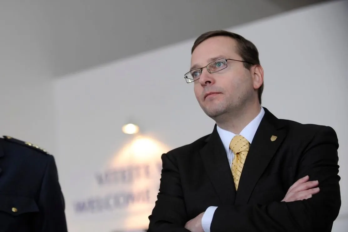 Exministrův muž v čele zbrojního kolosu