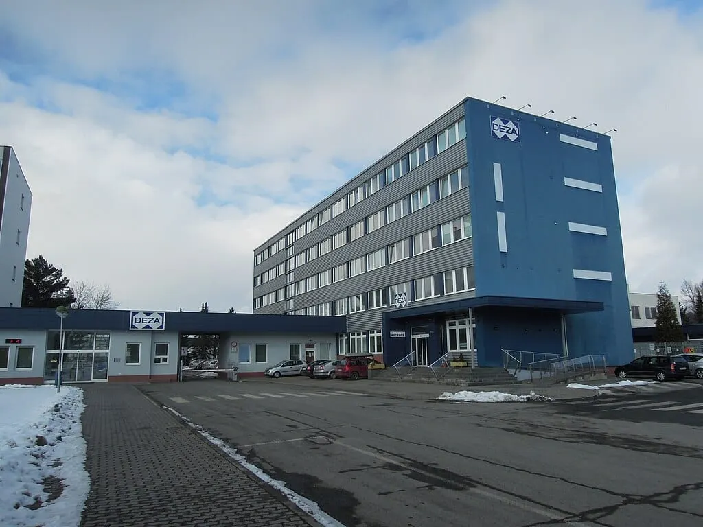 Soud zrušil pokutu pro chemičku Deza. Případ se vrátil ministerstvu