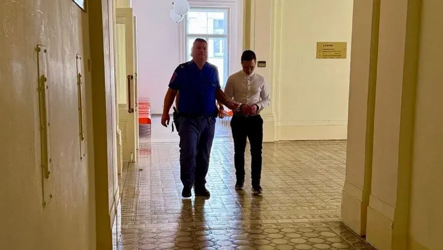 Státní zástupkyně chce přísnější trest pro Němce, co lahví vodky v Praze zabil velšského turistu