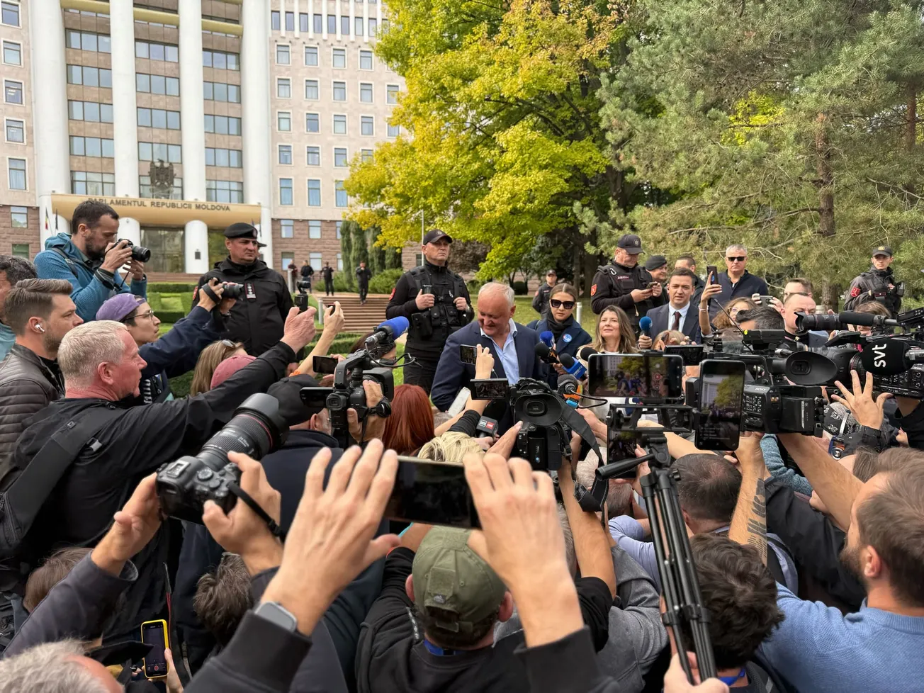 „Vládní podvod”. Příznivci proruského bloku protestovali před moldavským parlamentem