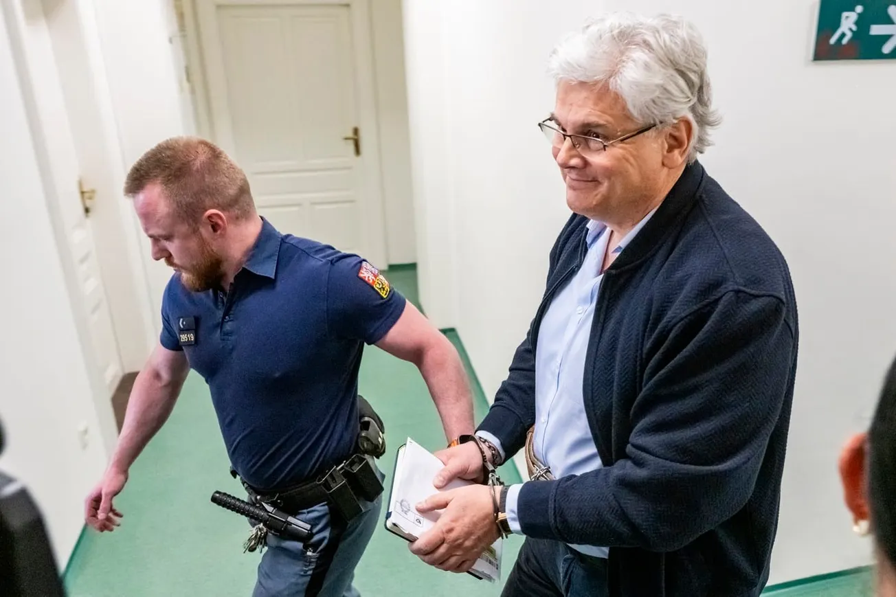 Ludvíkova kancelář byla bez odposlechů. Má policie na exředitele Motola nabito?