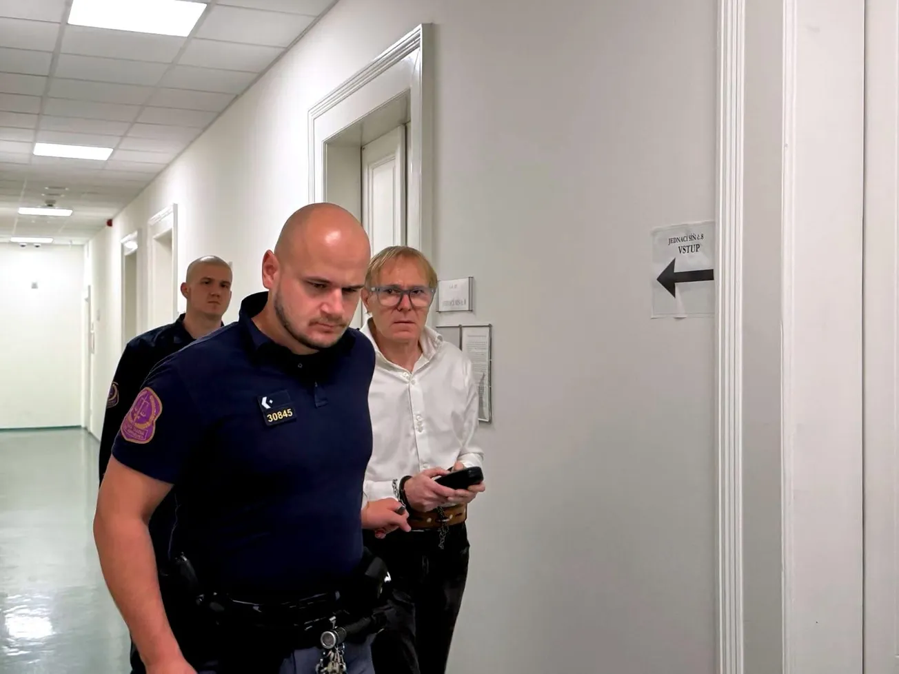 Investor celebrit Petr zůstává ve vazbě