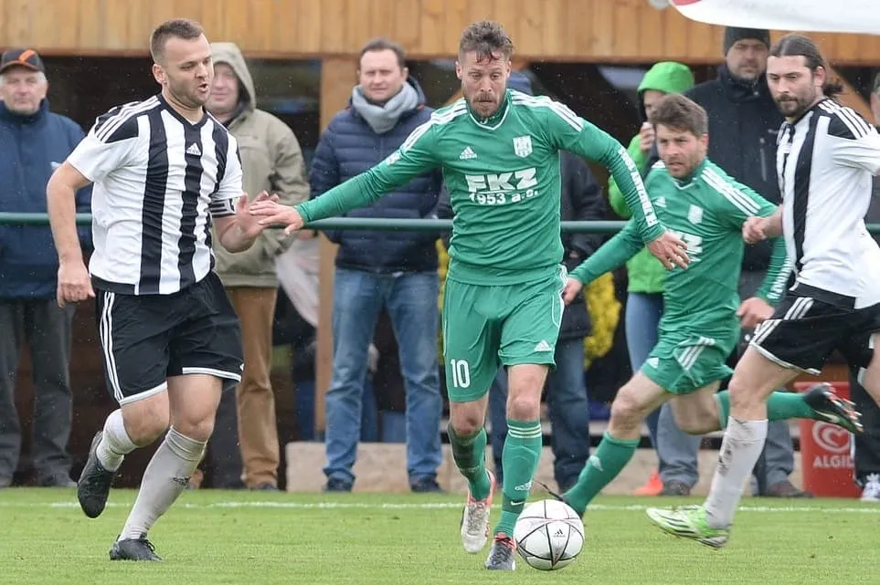 Hřiště ve Zbuzanech je na prodej. Majitele vyšetřuje kriminálka