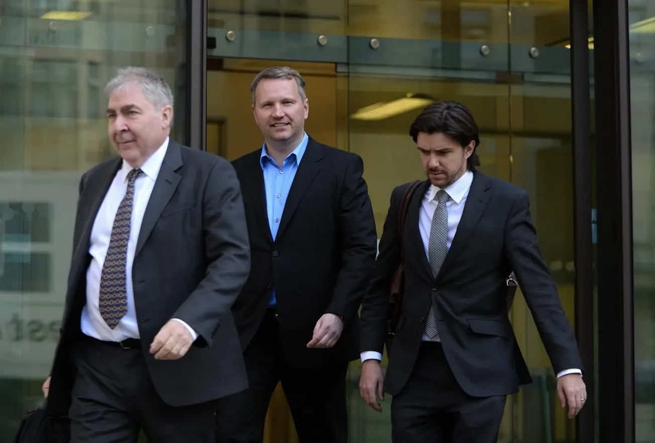 Soud se Savovem začal bez Savova. Miliardář už se do Česka nevrátí