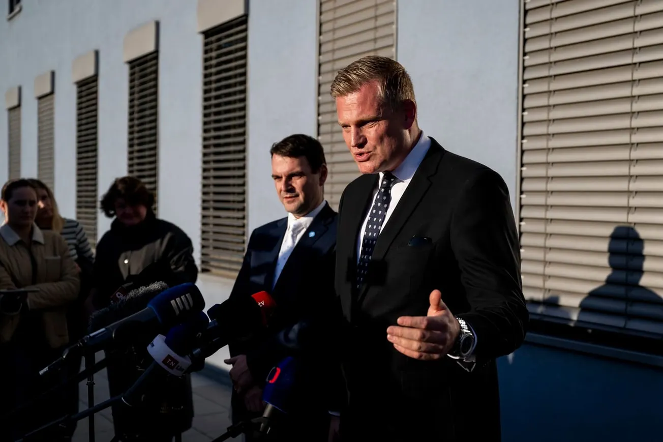 Rýsuje se náhradní post pro Turka