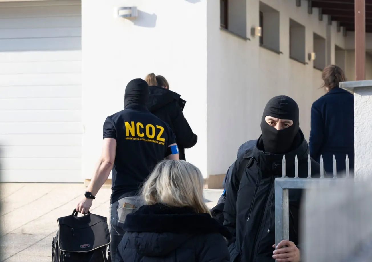 Zásah NCOZ na Ředitelství silnic a dálnic, Pardubicku a Hradecku. Jde o zakázky