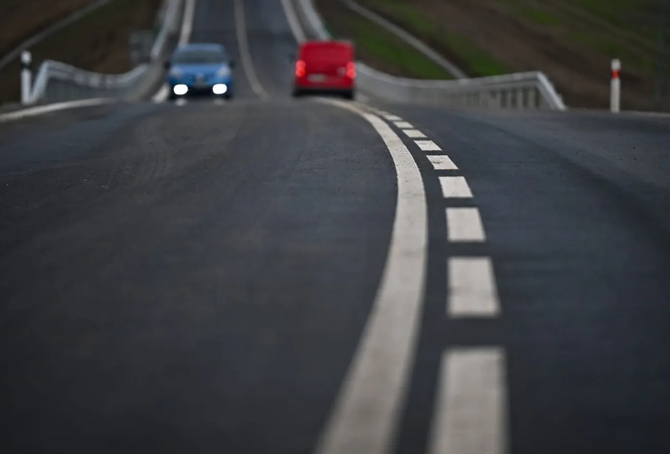 Přepálit, prodat. Jak se podle NCOZ mohly skrz pozemky tahat peníze z ŘSD