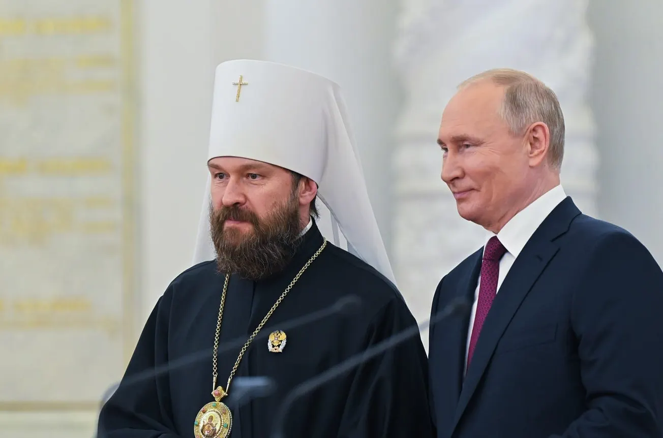 Pronikli jsme na mši kontroverzního šéfa ruského pravoslaví v Česku