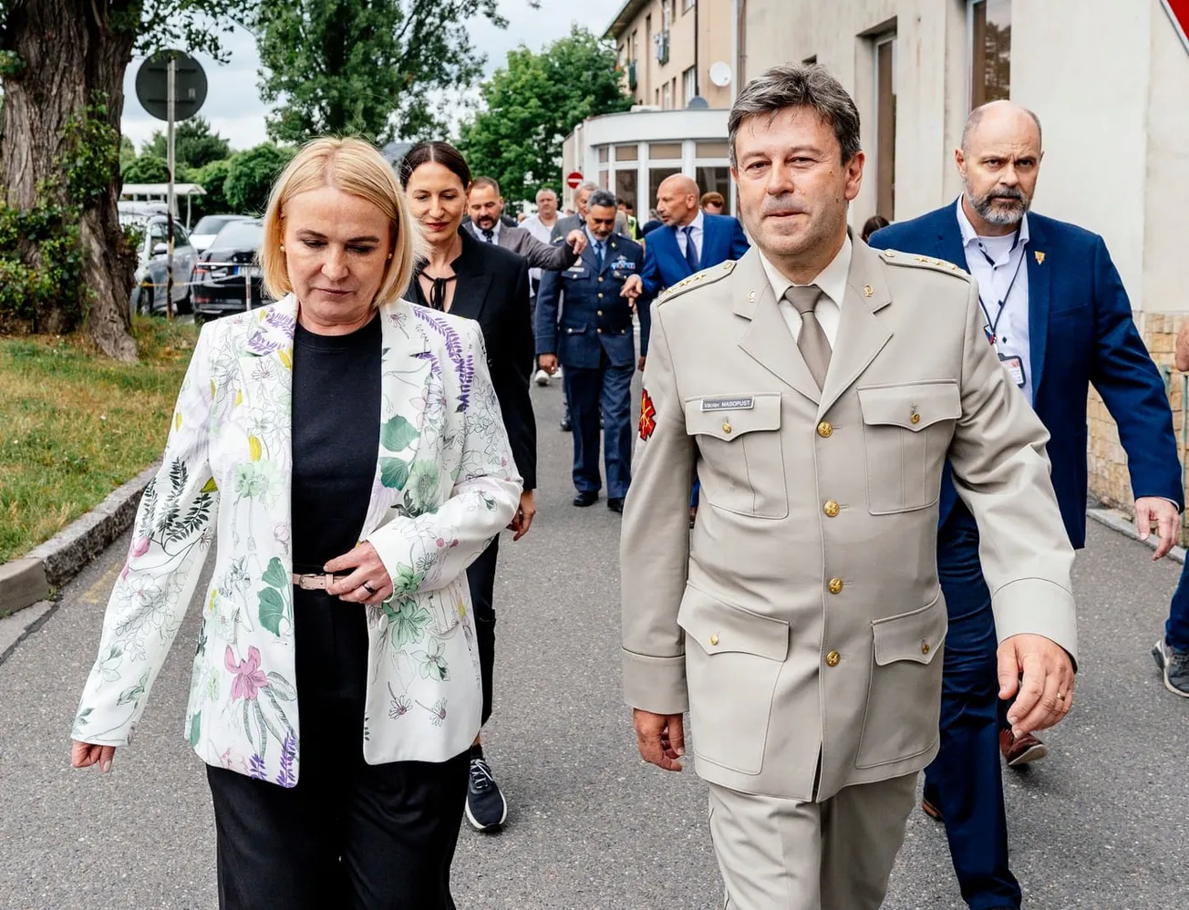 Uvnitř ÚVN sílí tlak na ředitele Masopusta