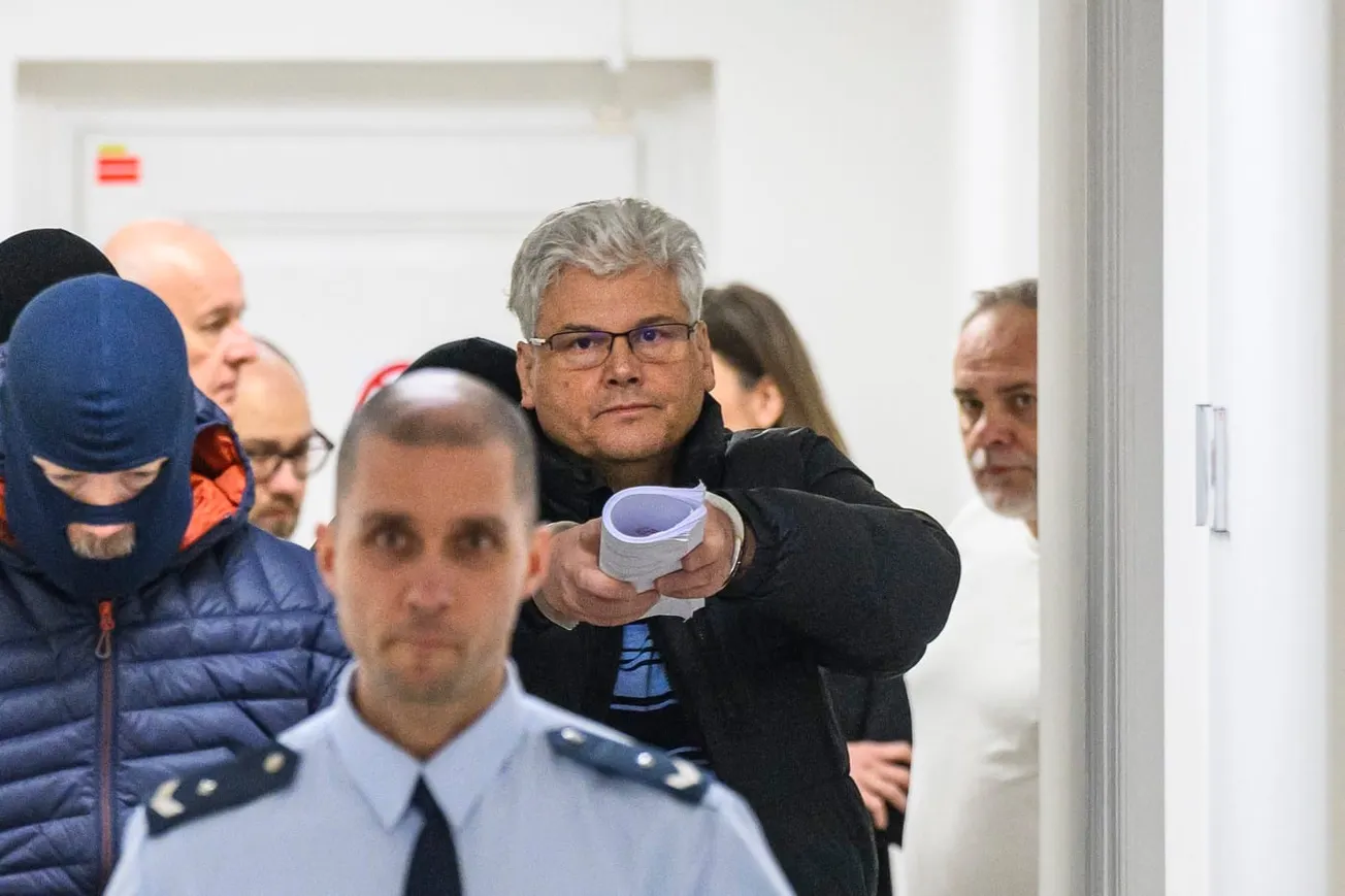 Peníze přiklusaly. Odkrýváme nové informace o motolské operaci Benin