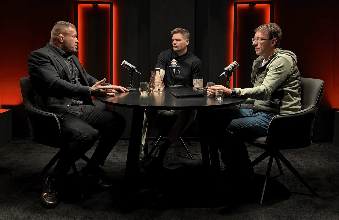 Vémola popsal operaci čelisti pod dohledem ozbrojenců