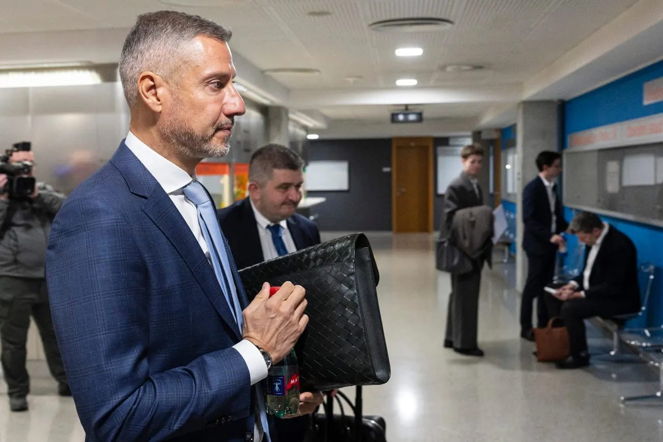 Dozimetr: Zákulisní hráč TOP 09 věděl o zátahu s předstihem a zmizel