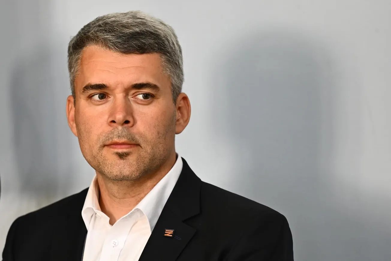 Ostrý řez na železnici. V SŽ končí klíčoví manažeři