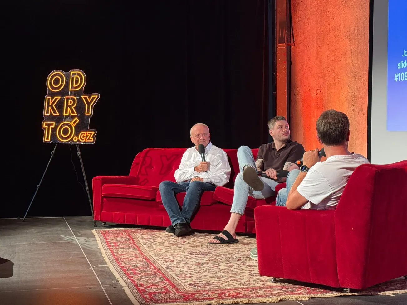 „Strč si to pod pupek”. Letní podcastová scéna viděla klíčový důkaz v kauze Motol