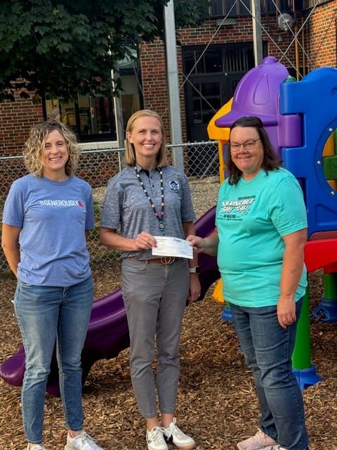 Hudson Days 5K Organizers Donate to Preschool Playground Fund