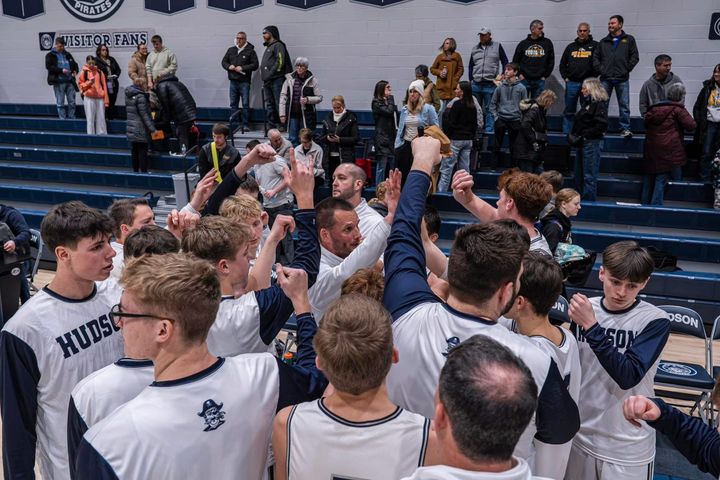 HS Boys Bball: Pirates Season Ends With 53-49 Loss To Sailors