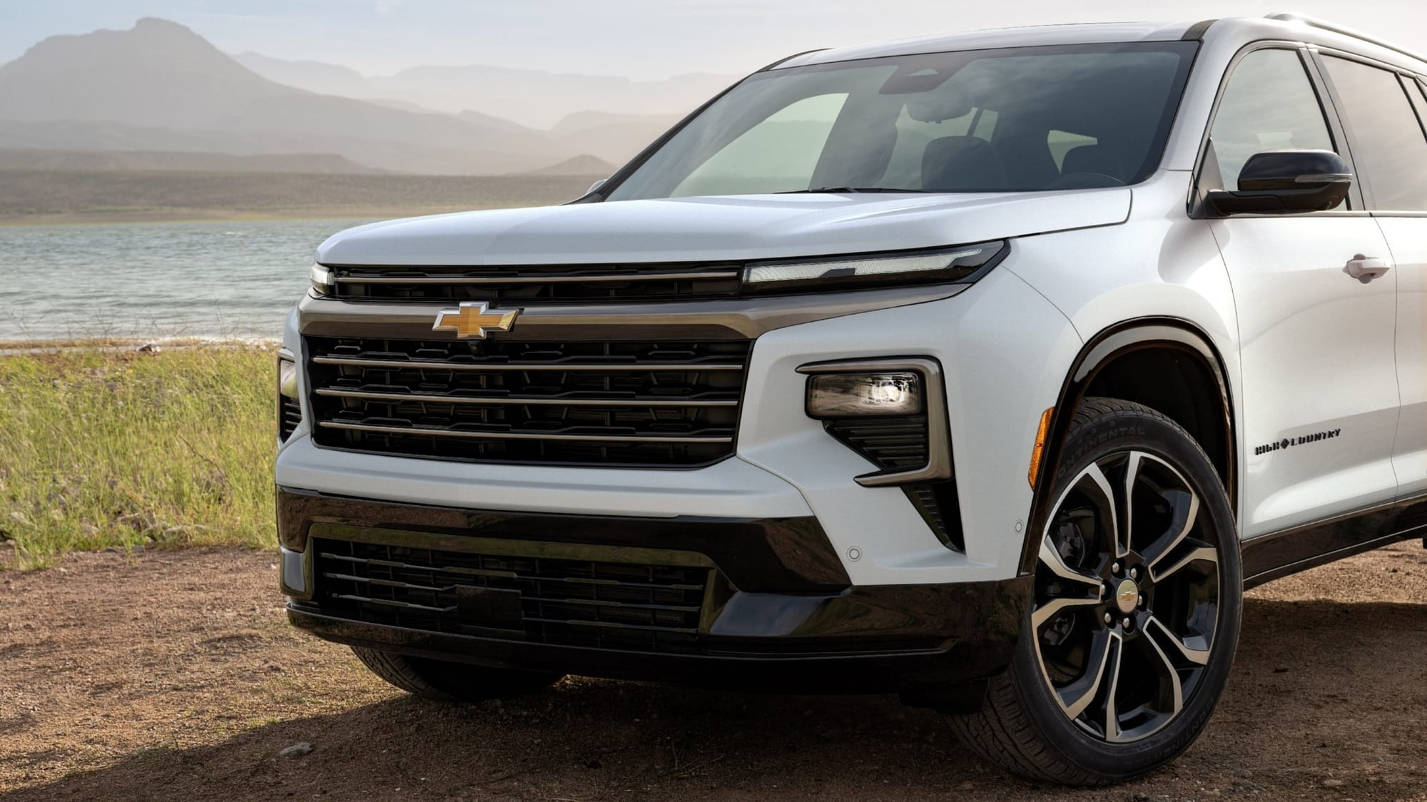 The grille and headlamp accents of the 2027 Chevy Traverse High Country feature a new Tritan Satin finish.