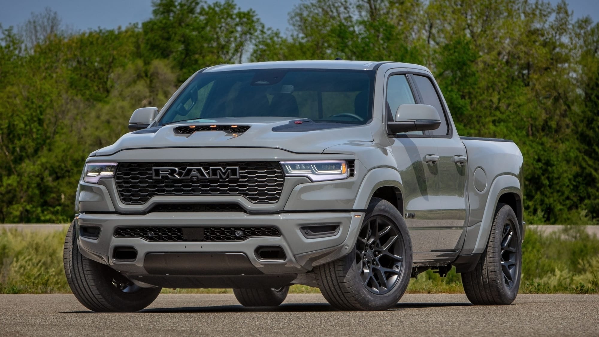 The widebody fenders equipped on the 2027 Ram 1500 Rumble Bee are necessary since the front and rear track widths are around 7 inches wider than the standard 2027 Ram 1500.