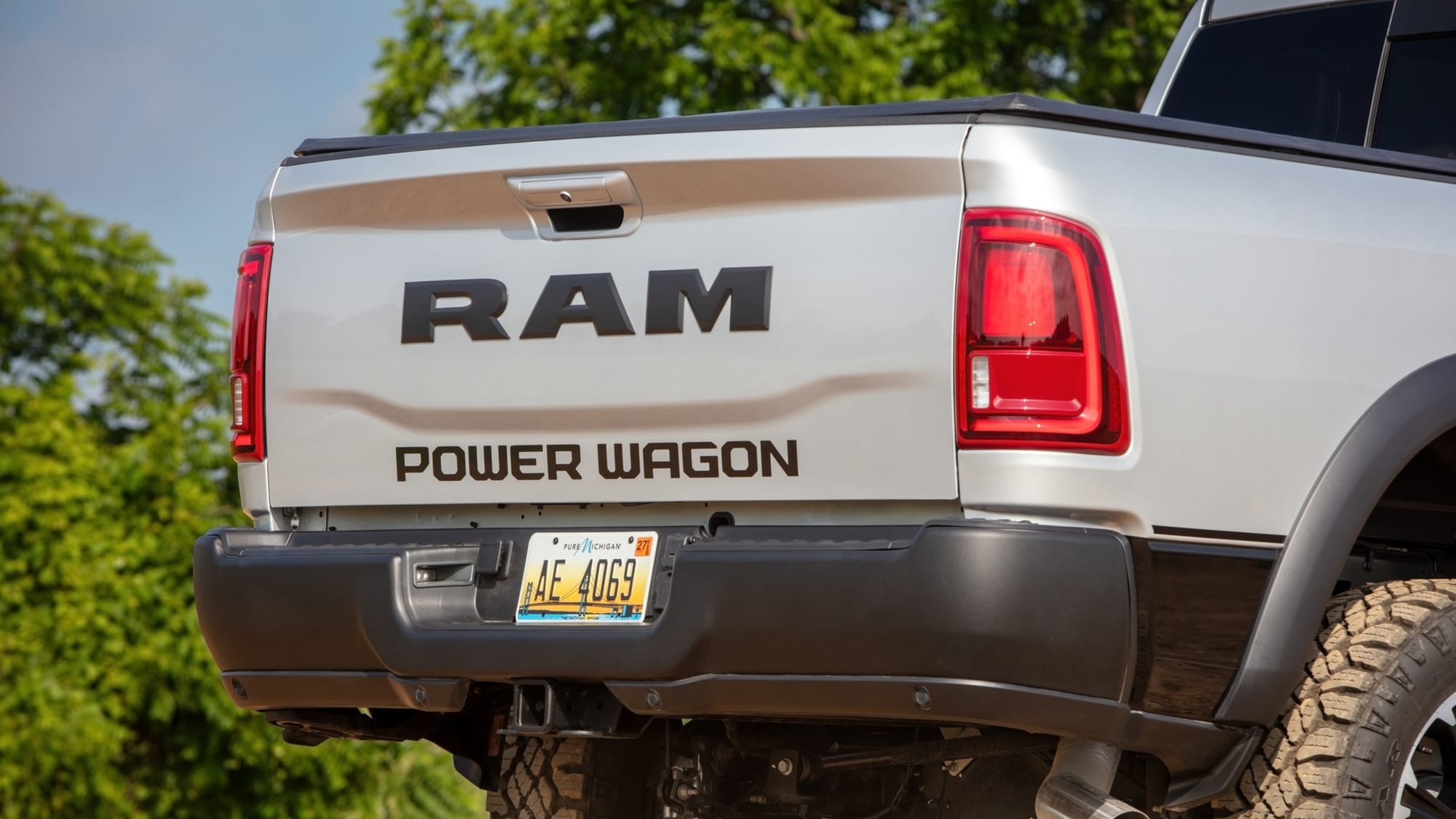 In addition to the standard tow hitch, the 2027 Ram 2500 Power Wagon Cummins can be optioned with a fifth-wheel hitch for gooseneck trailers.
