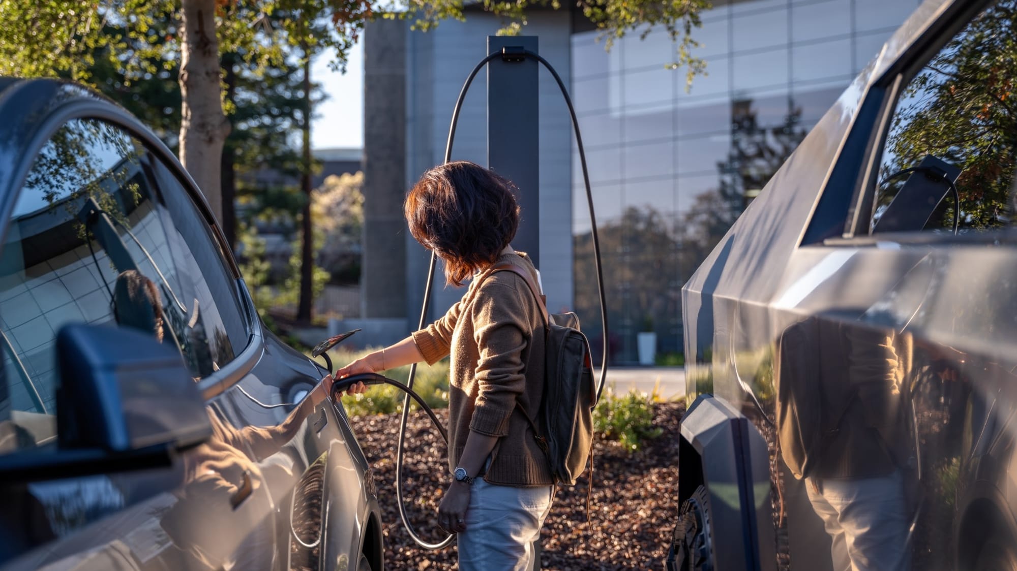 Before you plug in, be sure to inspect your charging port of debris, damage, or signs of arc burning.