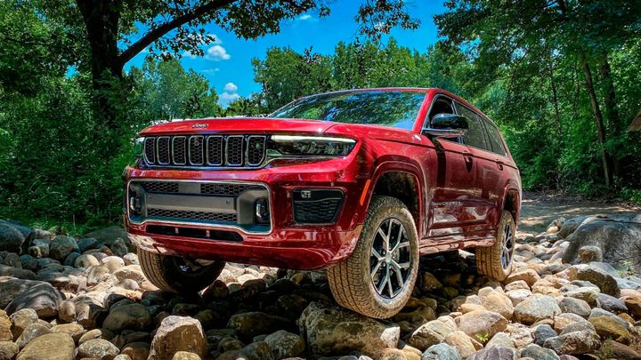 Jeep is Recalling 2021-2023 Grand Cherokee SUVs Over Rear Coil Springs For the Third Time