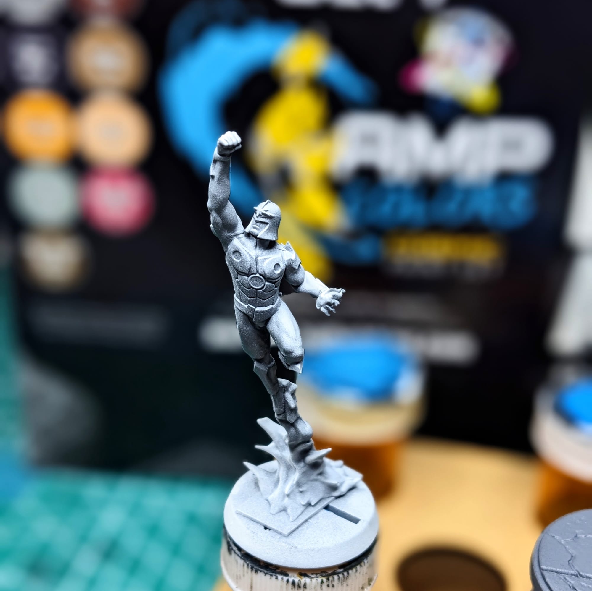 Very simply assembly, you can see the actual base (far right corner) I kept separate for painting.