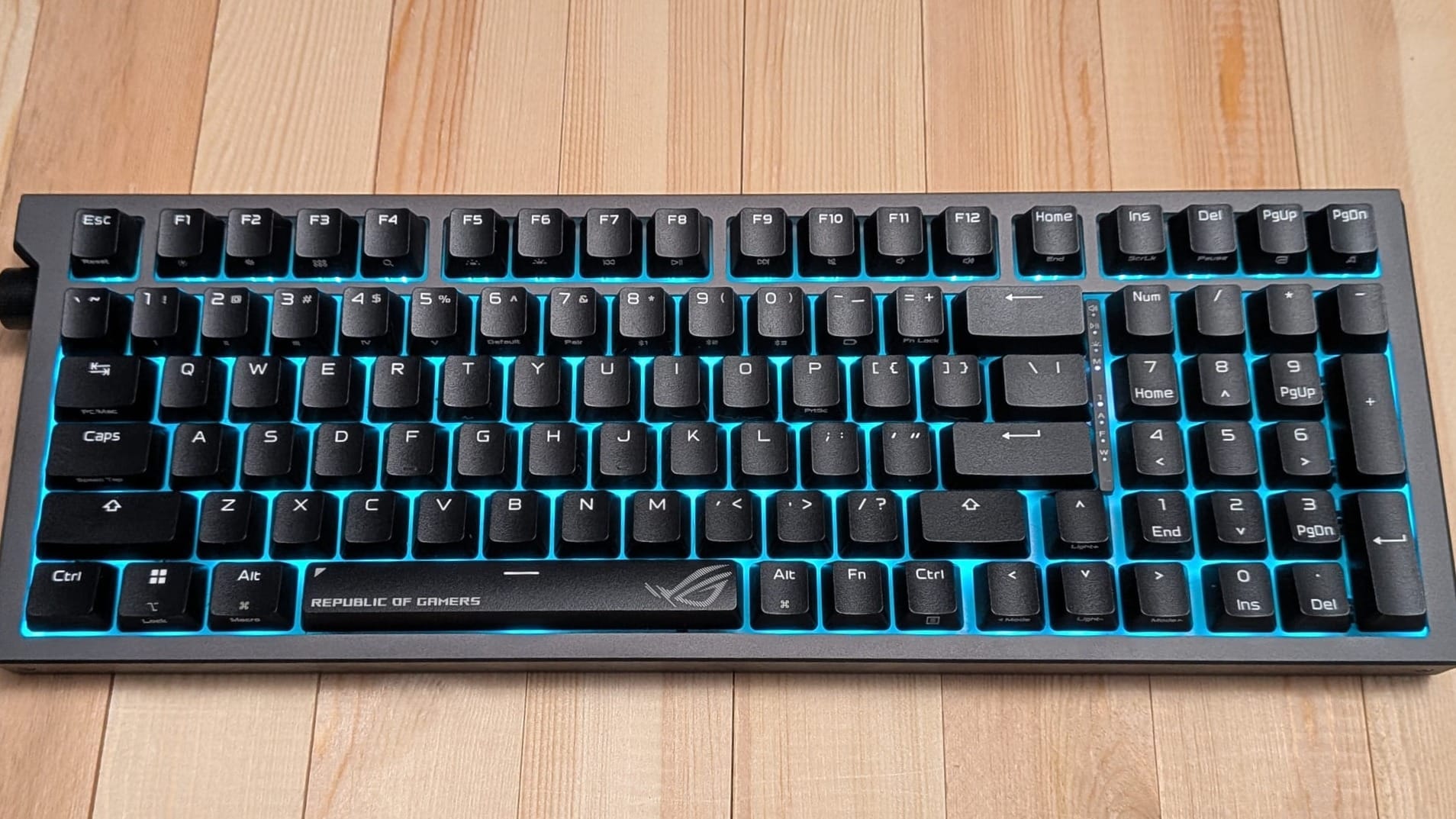 The ASUS ROG Strix Morph 96 is a sexy piece of hardware for any desk