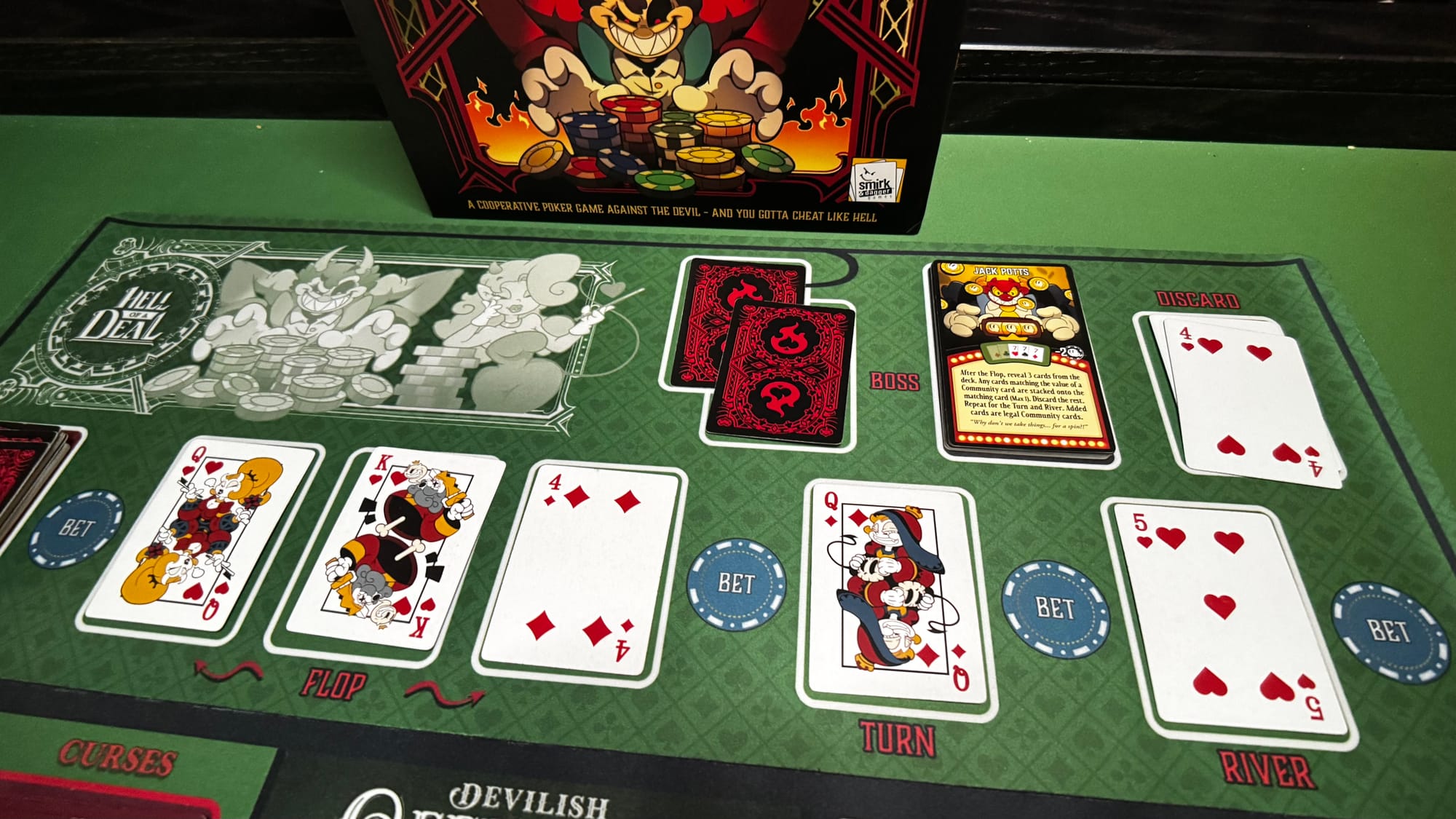 The board mat is very helpful to keep the hands on track