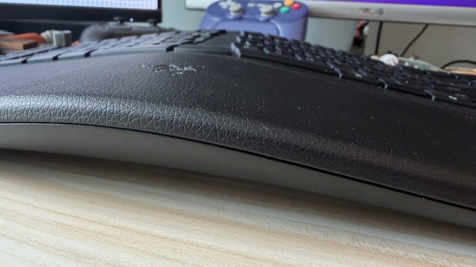 The keyboard's sizable hump.