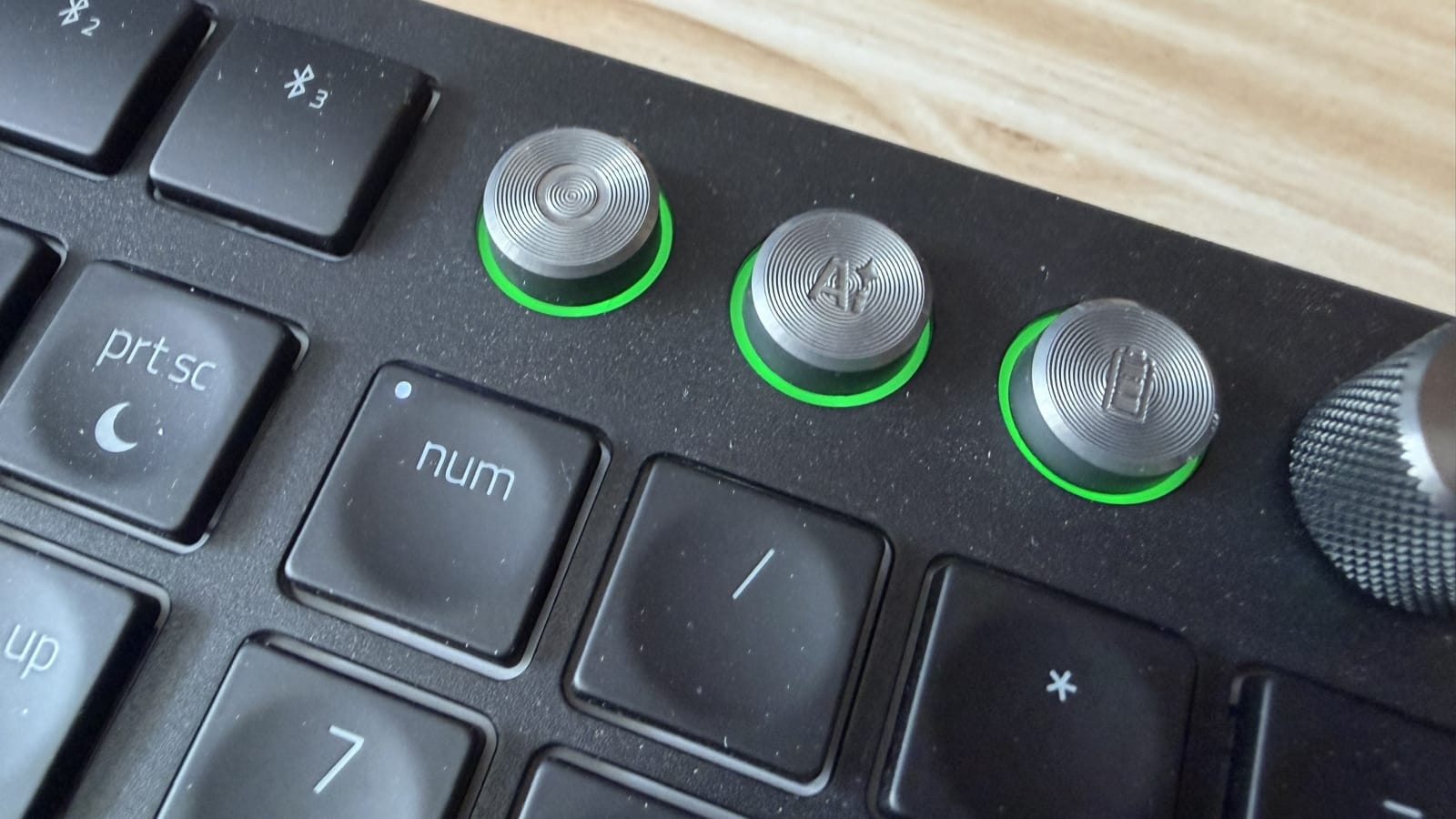 The pause/play, AI prompter, and battery buttons.