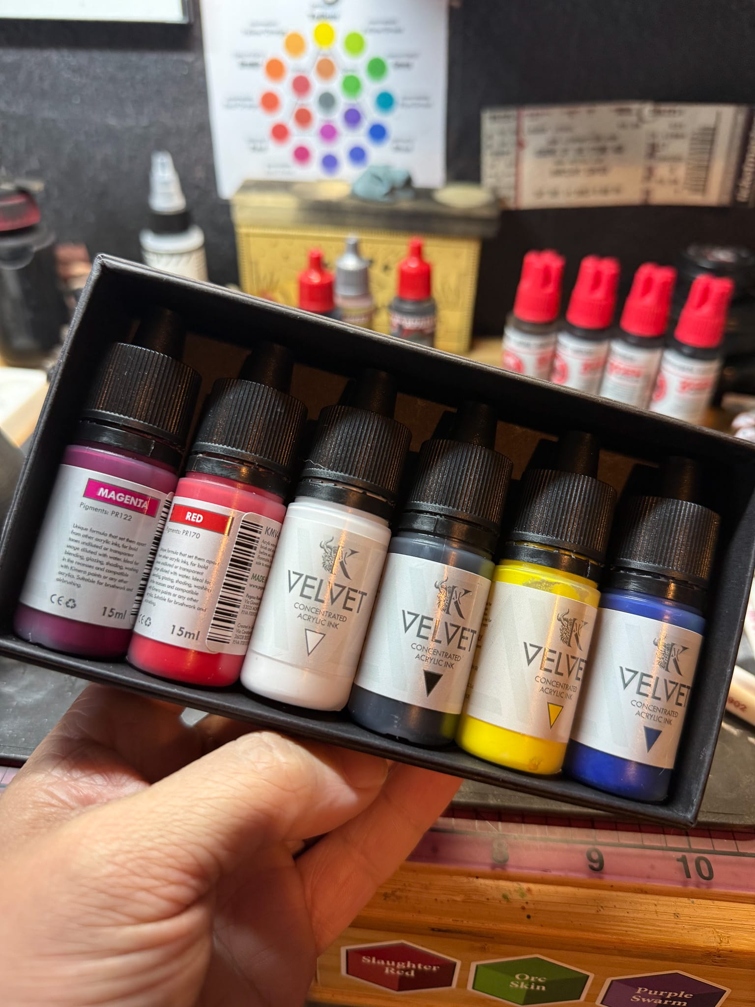 a photo of a box of Kimera Velvet primaries