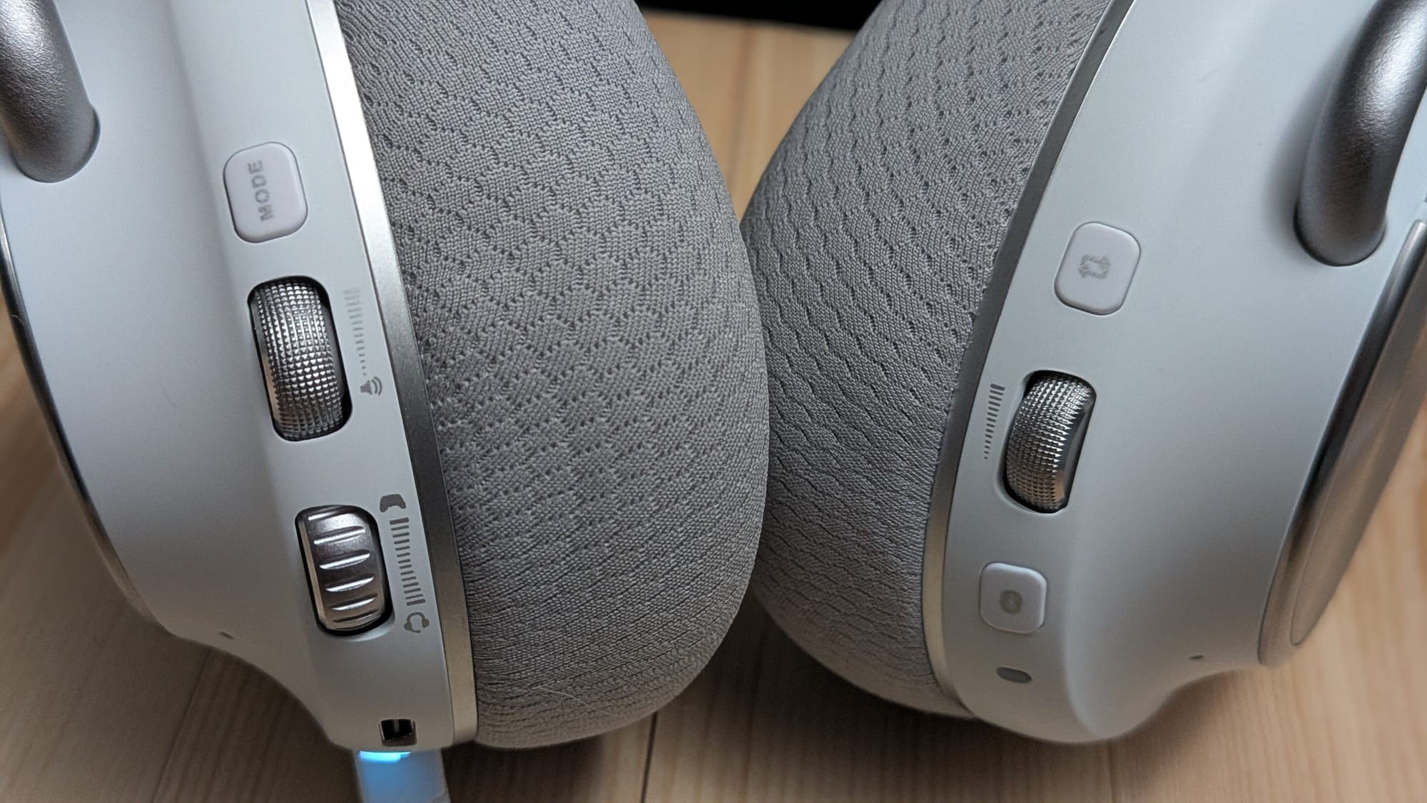 Whether listening to a wireless device, Bluetooth, or both simultaneously, you control the volume mix.