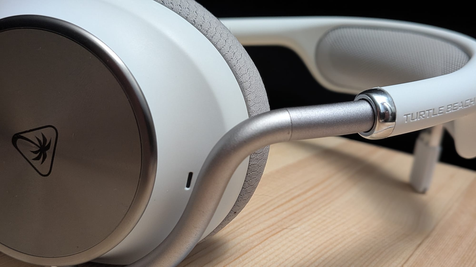 The headset is made of premium, heavy-duty materials that ensure it stands up to wear and tear