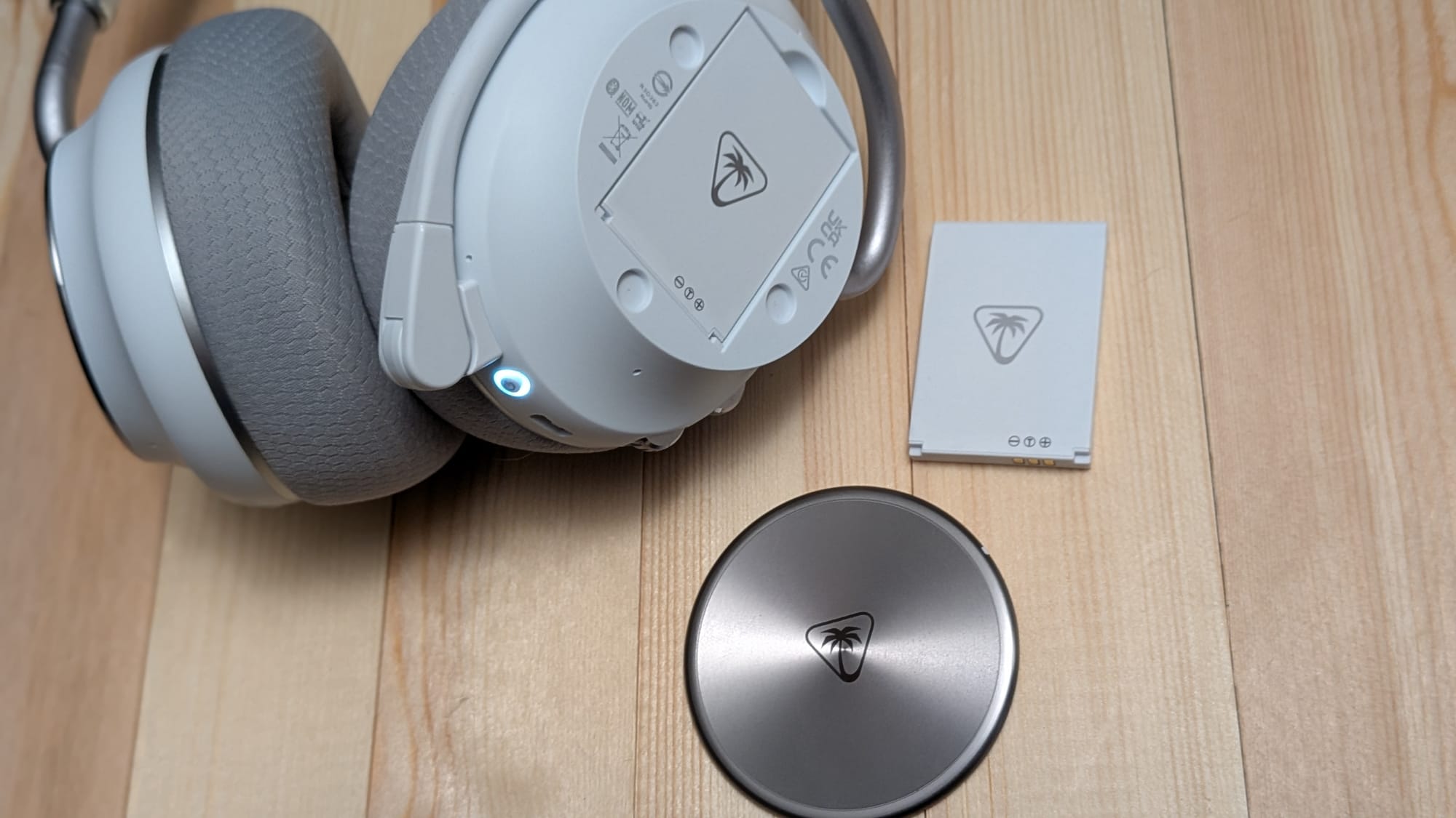 The Stealth Pro II comes with two 40-hour batteries you can swap in just a couple seconds.