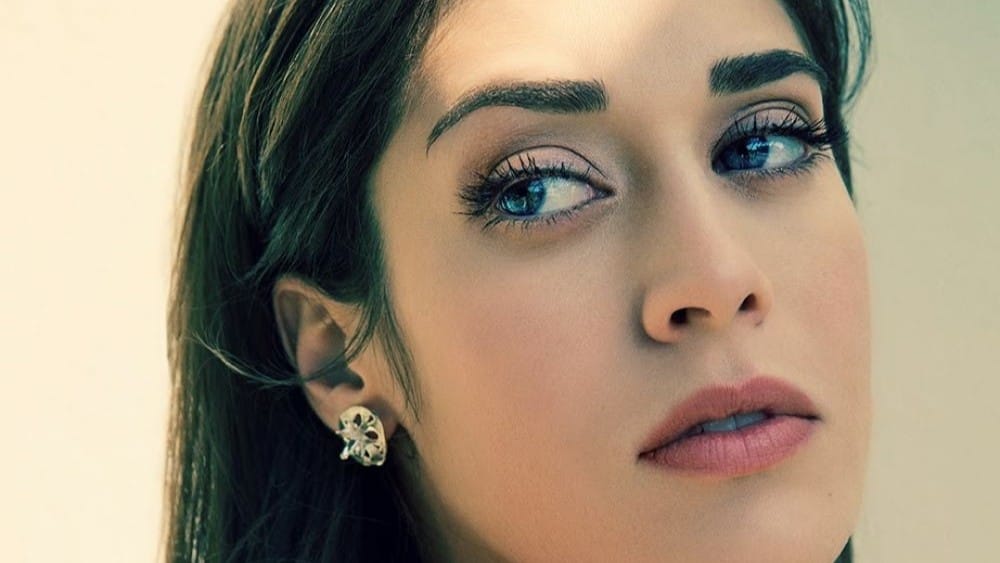 Lizzy Caplan to star alongside Rob Mac in FX's Far Cry