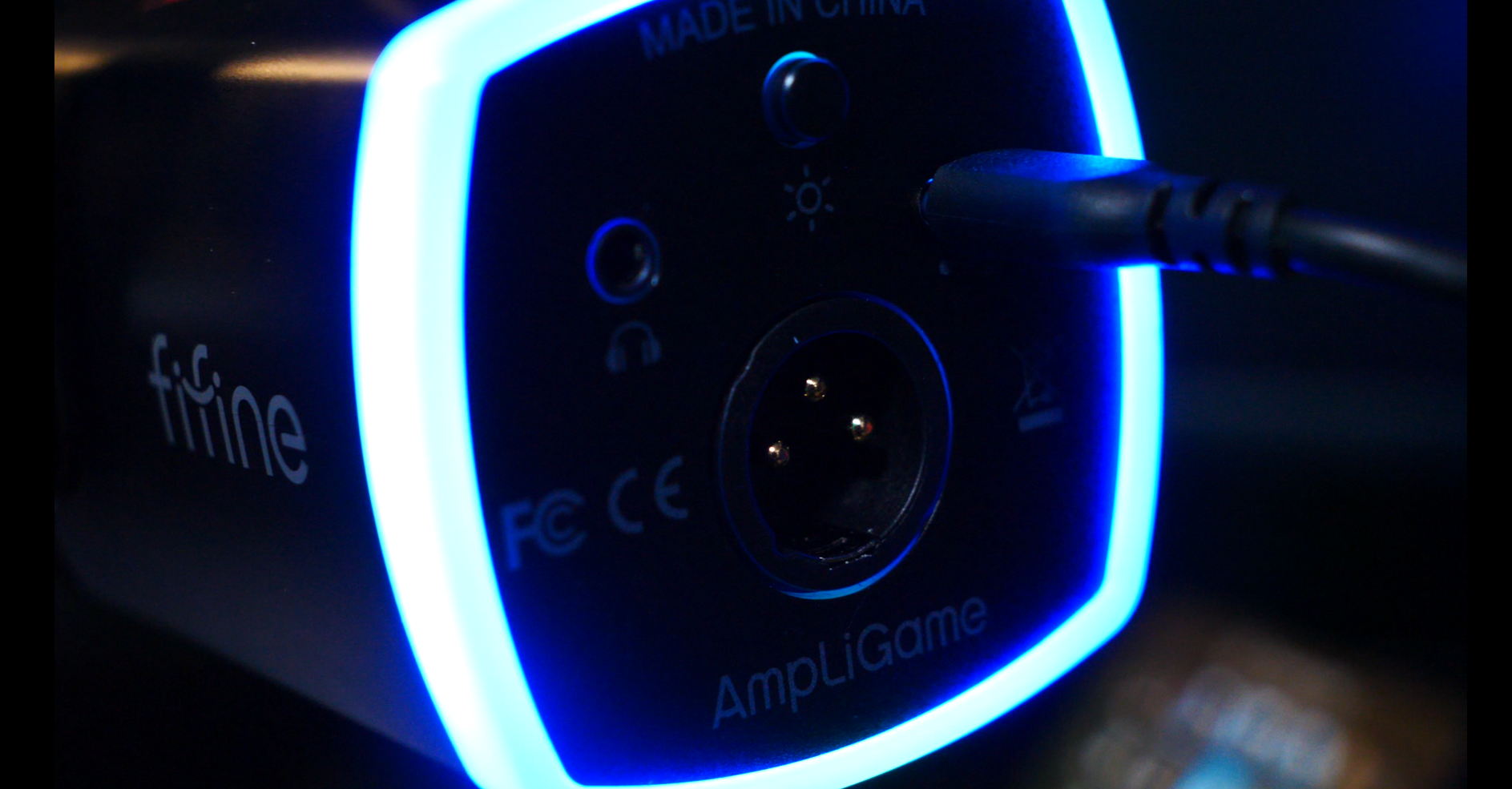 USB and XLR, the AM8PROT can do it all