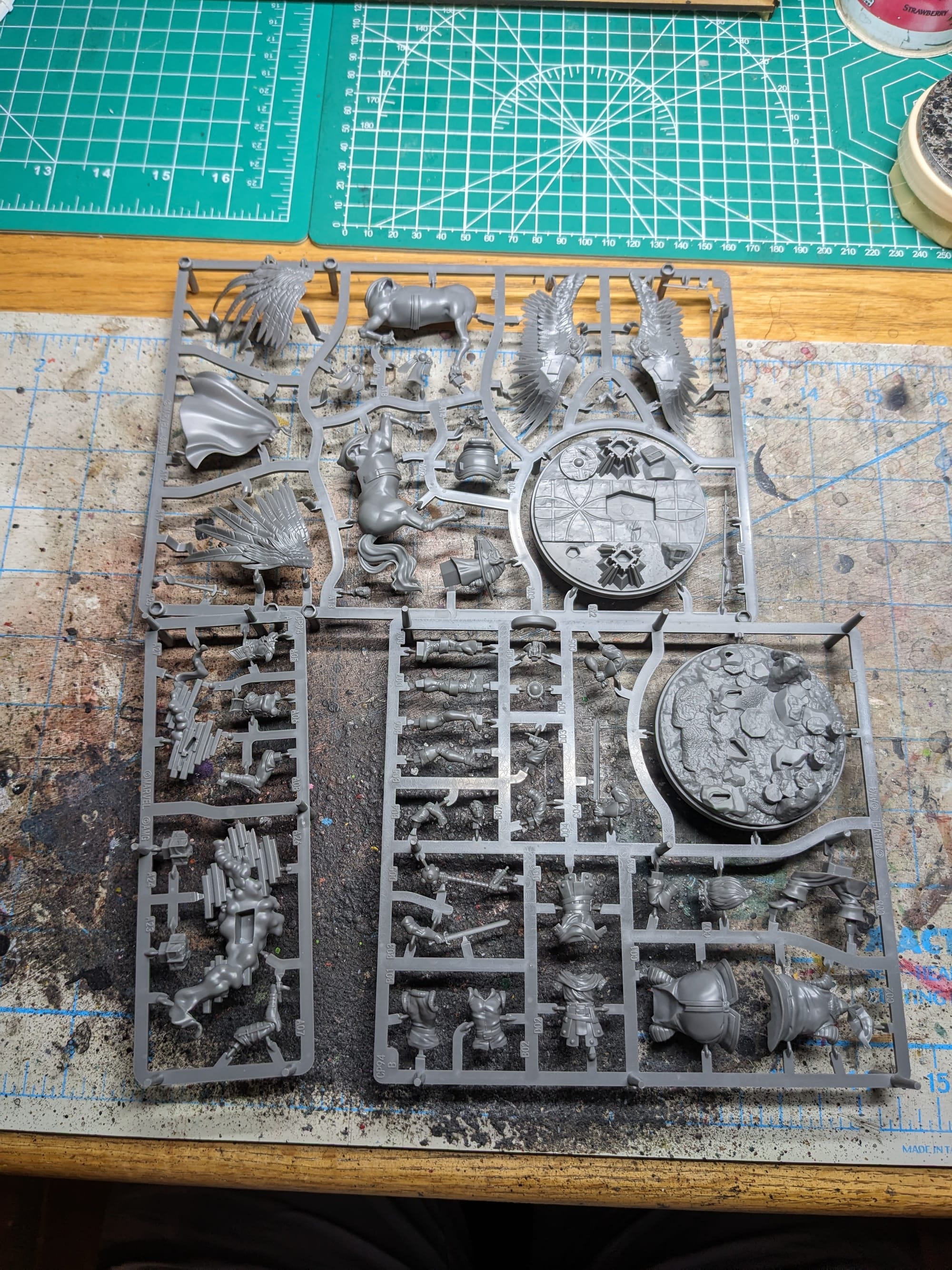 Valkyrie and Elendil & Warriors Three Sprues for building