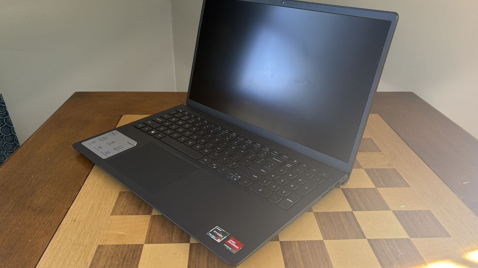 The Inspiron 15 3535 turned off