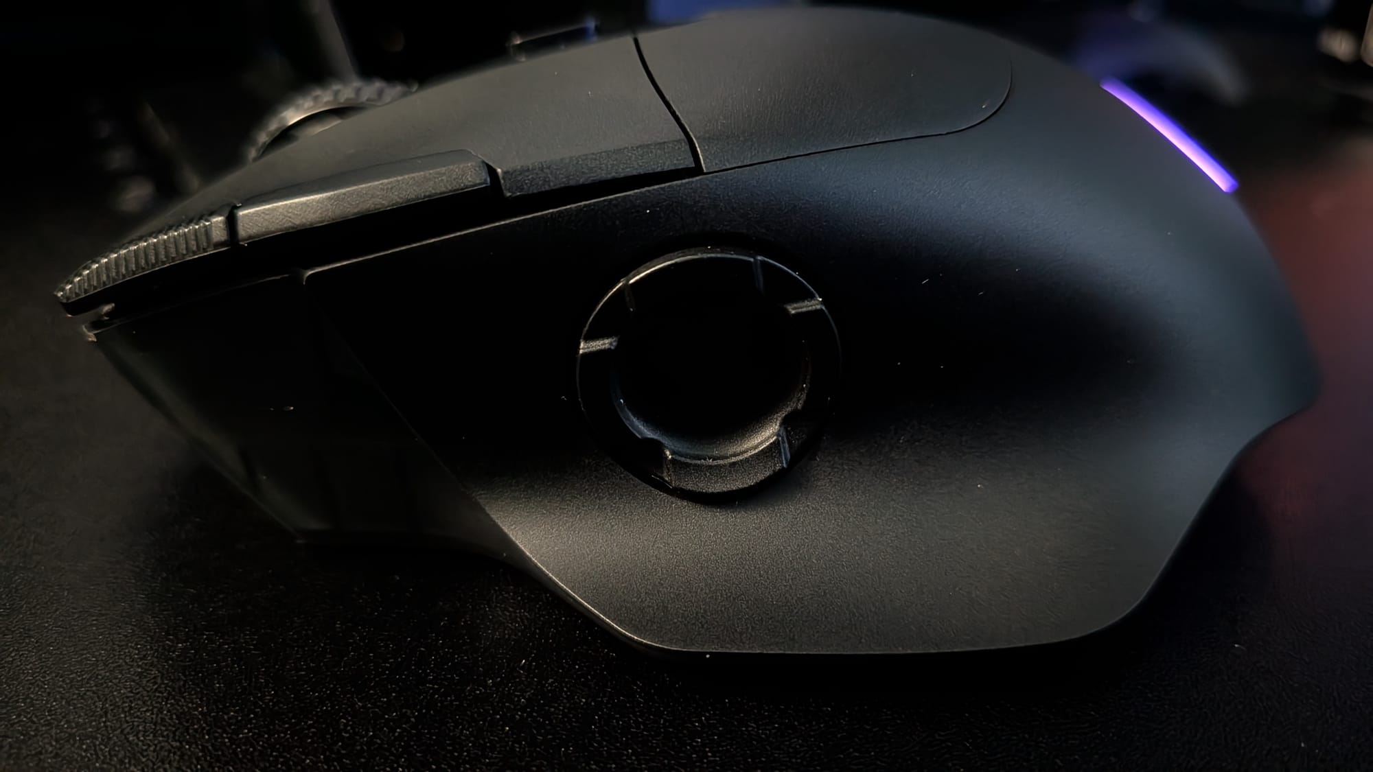 The D-Pad on the thumb is a nice touch, but the corner buttons above them can be a little awkward.