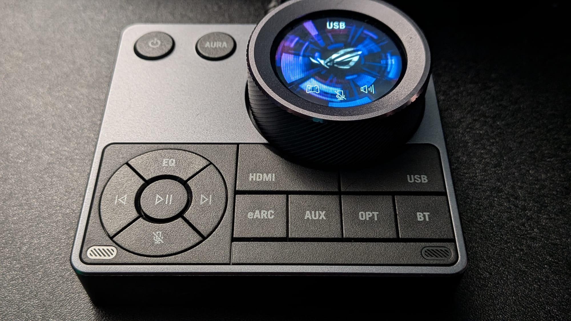 The Control Hub puts everything at your fingertips, including RGB, equalization settings, and a noise-cancelling microphone