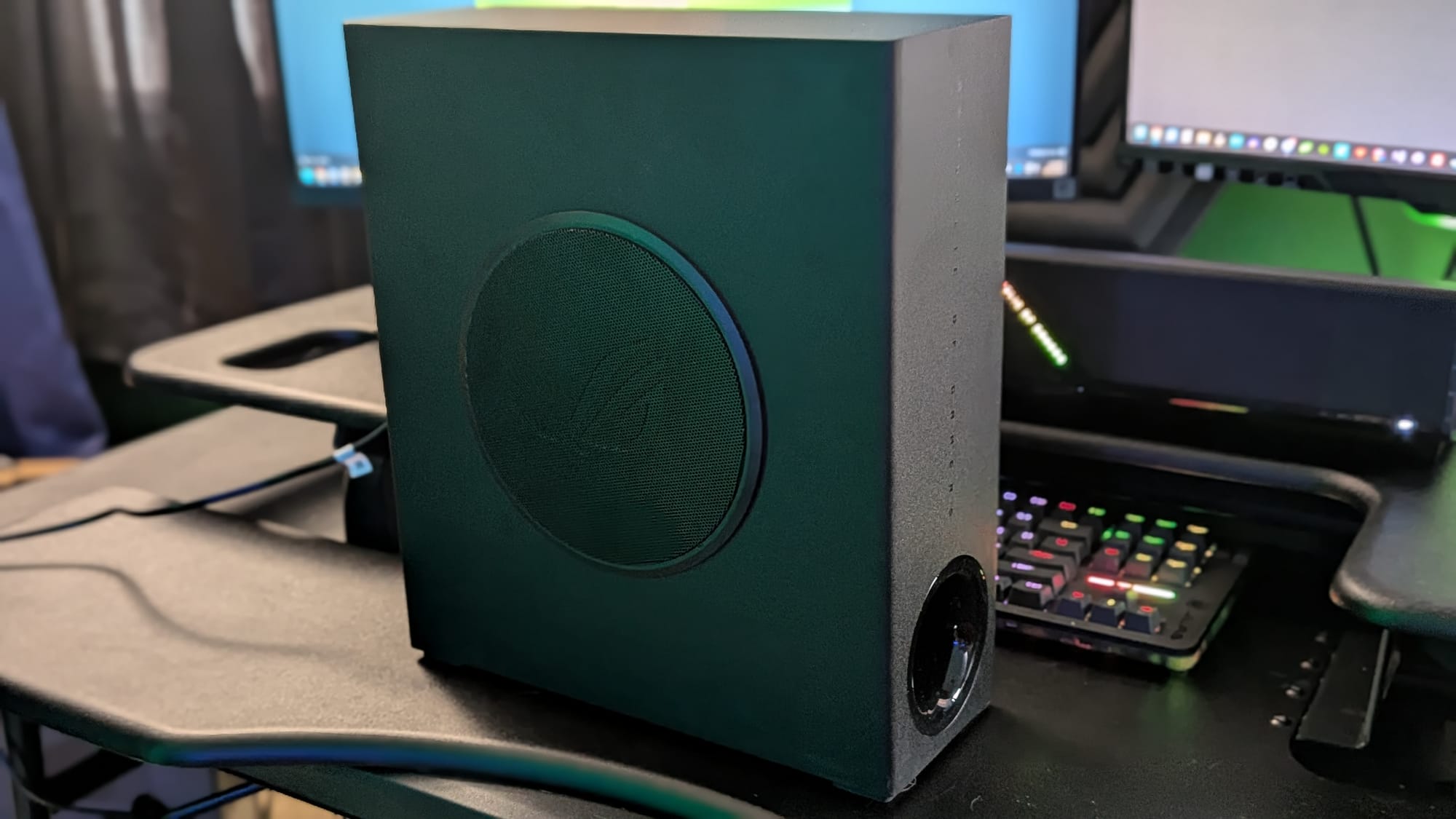 The 165mm subwoofer stands alone, connected by 5 GHz wireless to give you deep bass with no strings attached